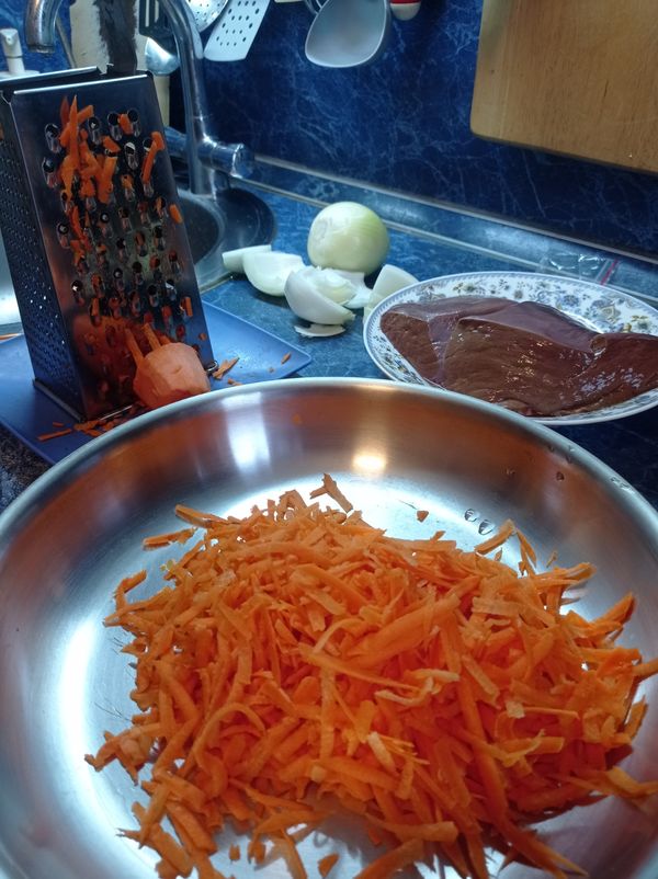 Паштет из говяжьей печени с морковью и луком