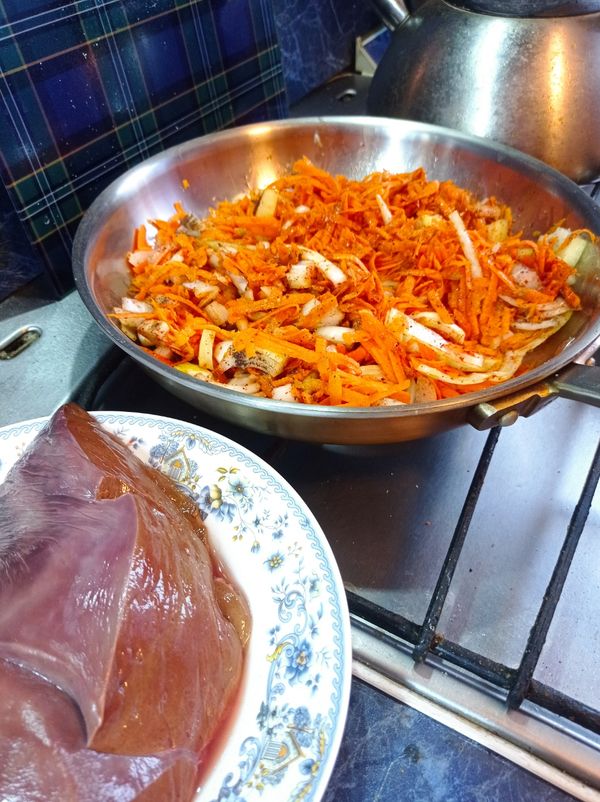 Паштет из говяжьей печени с морковью и луком