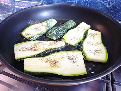 Кабачки рулеты с мягким творогом