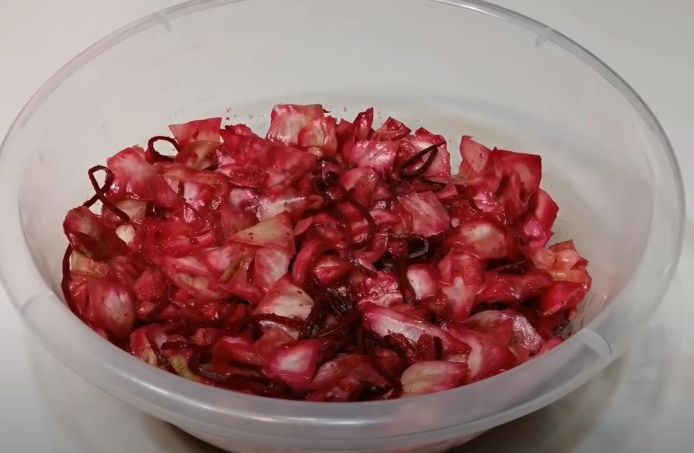 Капуста со свеклой по-корейски