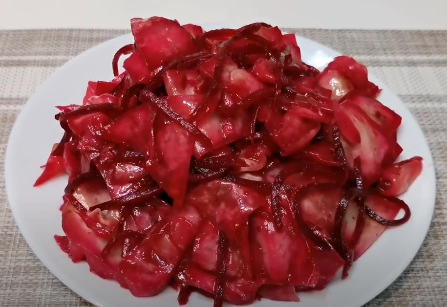 Капуста со свеклой по-корейски