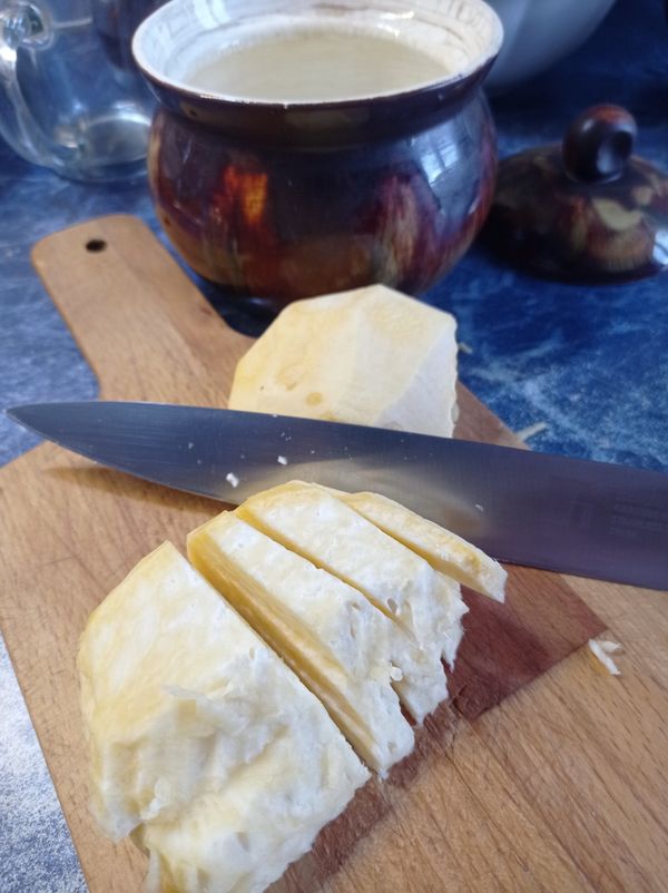 Репа с яблоком и изюмом в горшочке